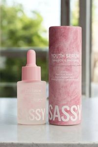 Sassy Go Canlandırıcı ve Kırışıklık Karşıtı Youth Serum Antioksidan Kompleks Hyaluronic Acid 30 ml
