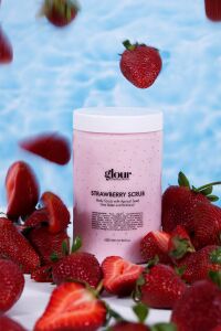 Googlow Body Scrub Strawberry Çilek Aromalı Şeker Peelingi 230 gr
