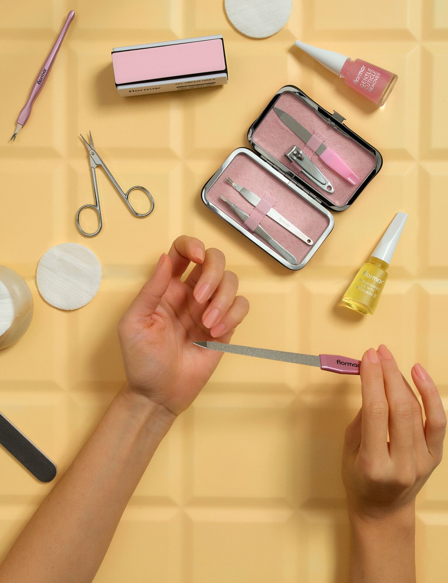 Hooli Make Up Bakım Seti Ho-015 Törpü + Cımbız + Tırnak Makası + Kirpik Fırçası